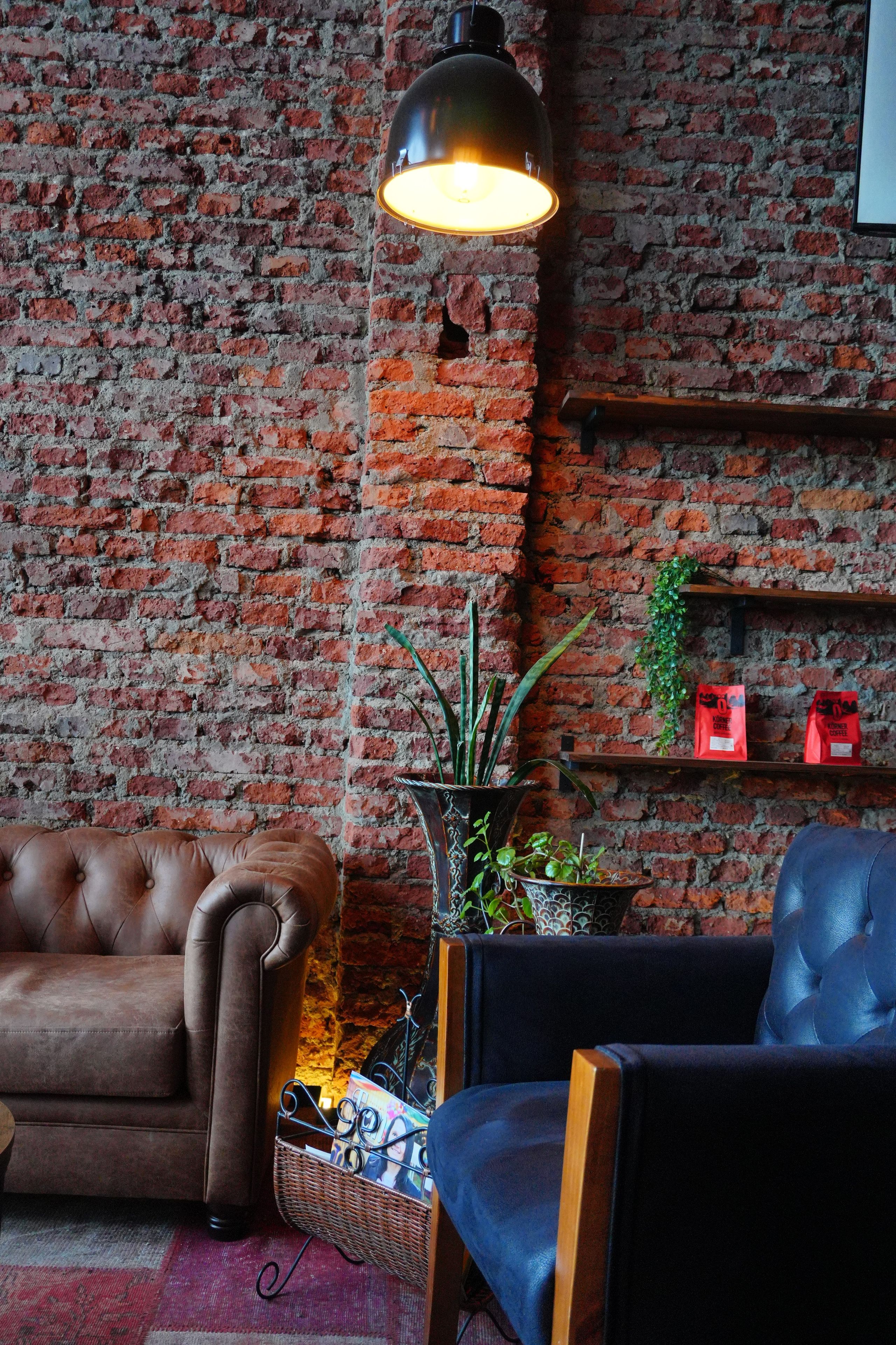 Interior del local de KÖRNER Coffee Bar en Punta Arenas